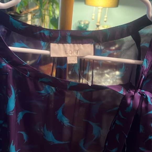 Ann Taylor Loft size medium polyester blouse, purple/teal, vey lightweight, NWOT - Picture 2 of 5
